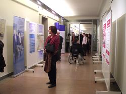 Gang im Abgeordnetenhaus mit der Ausstellung