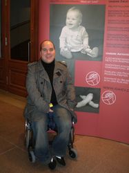 Frank Preiss vor der Stellwand der IGA